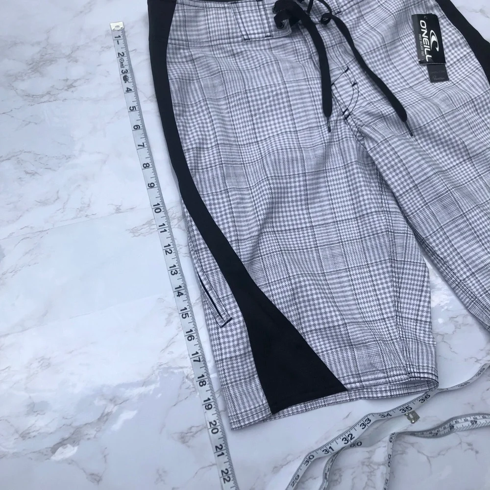 O’neill black and plaid men’s swim board shorts size 28